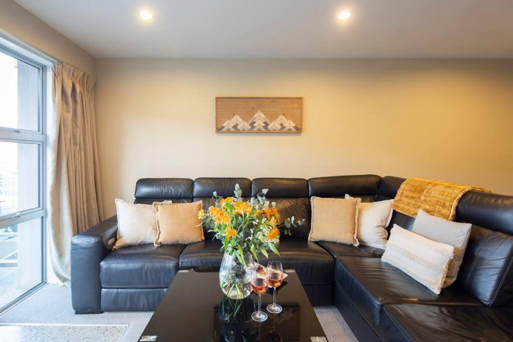 Remarkable Apt- Pet Friendly- Views- Garage Apartment